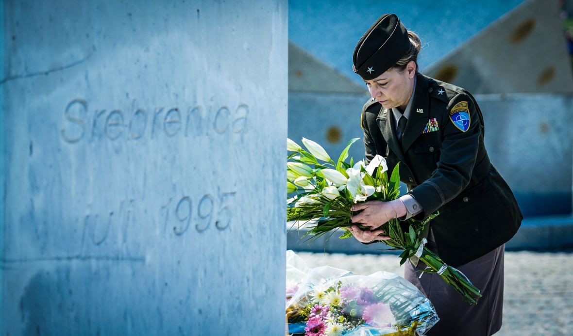 Komandantica NATO štaba u posjeti Memorijalnom centru Srebrenica - undefined